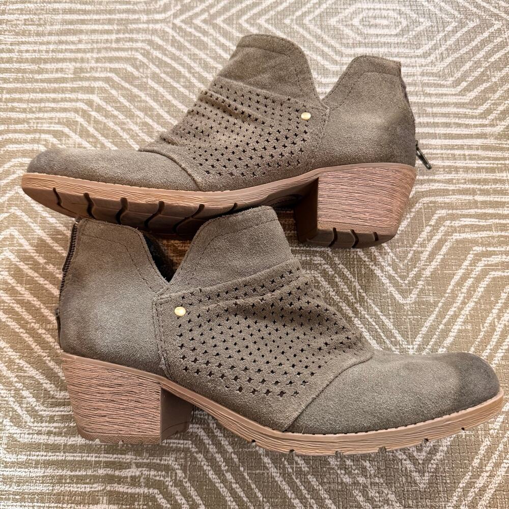 Earth Origins Suede Perforated Ankle Booties Olive Taupe Block Heel Size 10